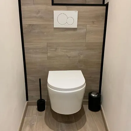 Artik Avec Vue A 180 Degres Et Piscine 安格勒