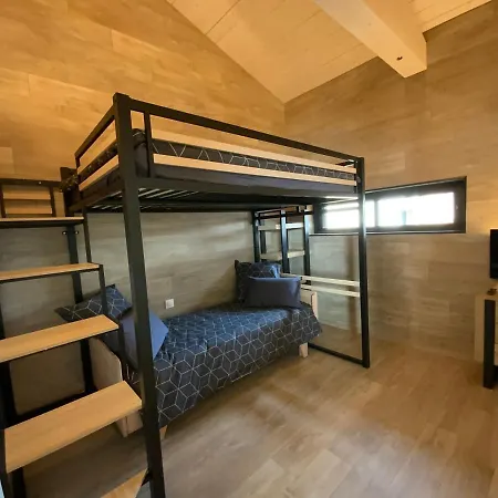 Artik Avec Vue A 180 Degres Et Piscine * 安格勒
