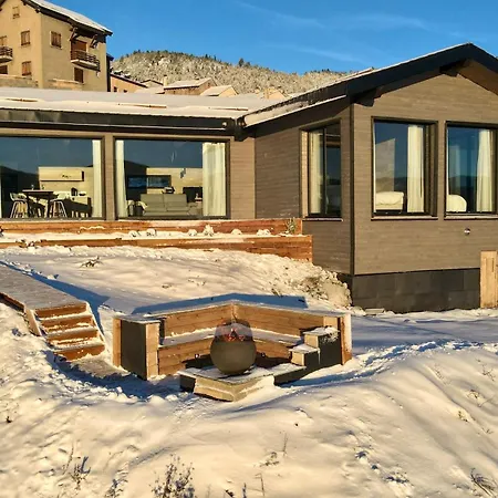 木屋 Artik Avec Vue A 180 Degres Et Piscine 安格勒