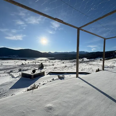 Artik Avec Vue A 180 Degres Et Piscine 木屋