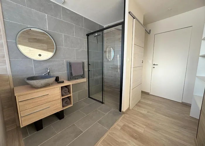 Artik Avec Vue A 180 Degres Et Piscine *